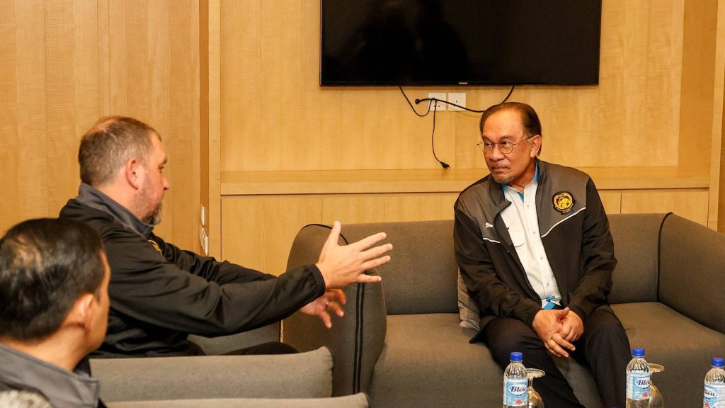 “Kalau Malaysia Menang, Saya Hubungi Dia” – Anwar Ibrahim
