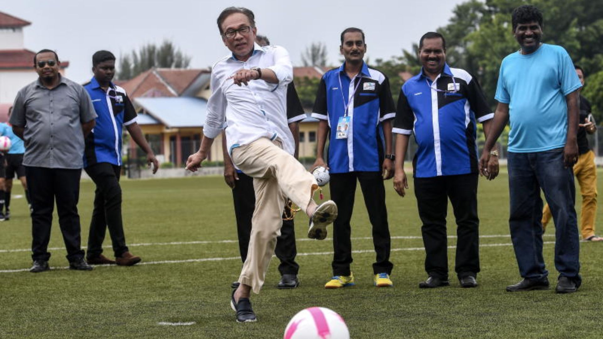 Anwar Ibrahim Anwar Ibrahim Masih ‘Sayangkan’ Manchester United