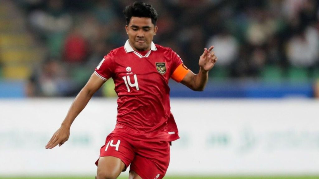 Asnawi Mangkualam Kritik Keadaan Padang Stadium Gelora Bung Karno