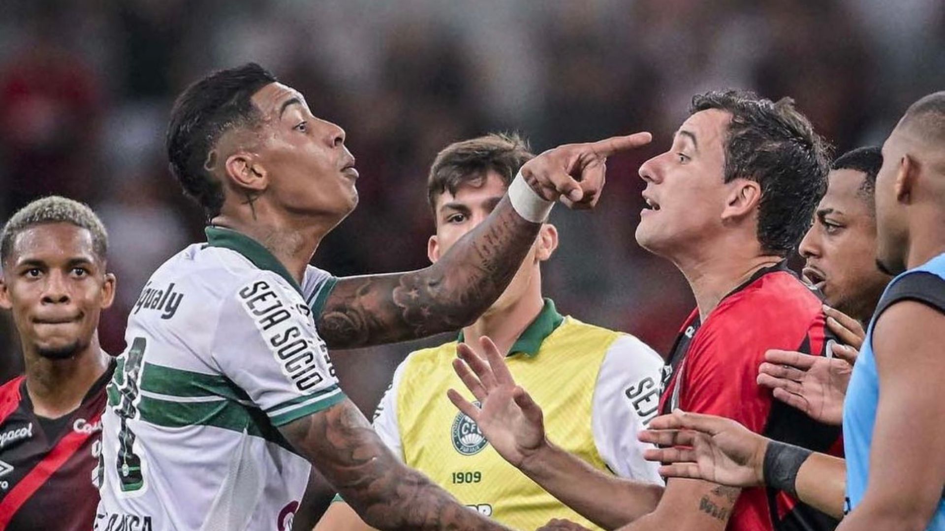 Atletico vs Coritiba Pesta Kad Merah Cemari Aksi Di Brazil