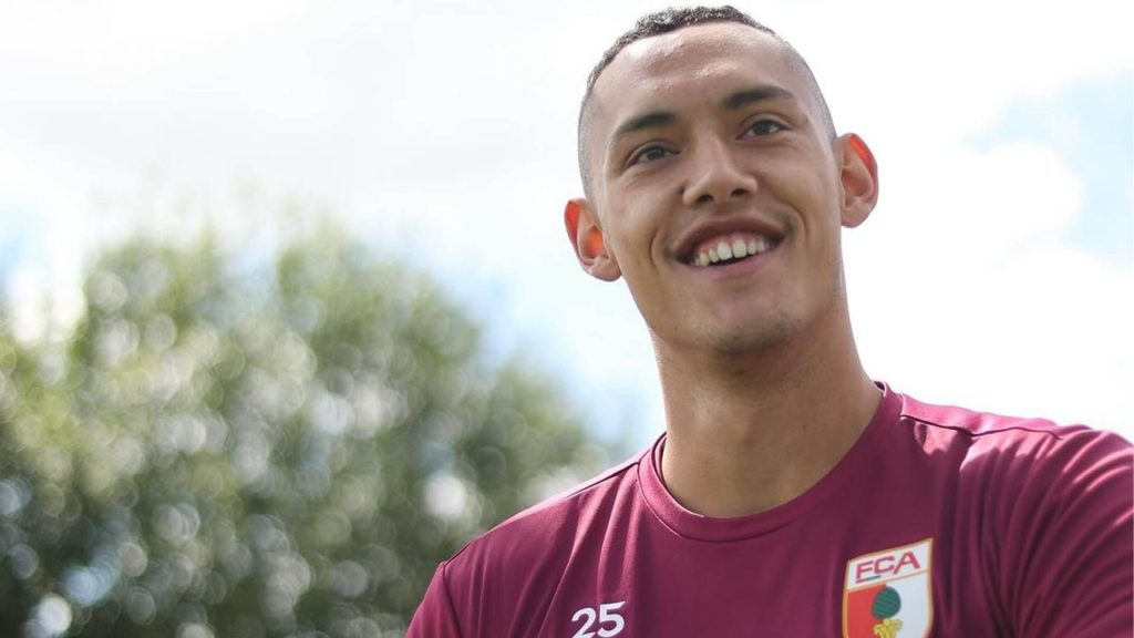 Kiper FC Augsburg Daniel Klein Menunggu Panggilan PSSI