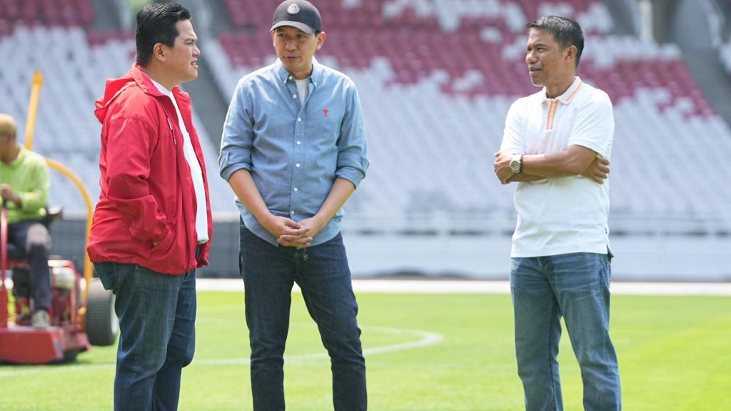 Erick Thohir Periksa Sendiri Keadaan Rumput Sebelum Indonesia Hadapi Australia