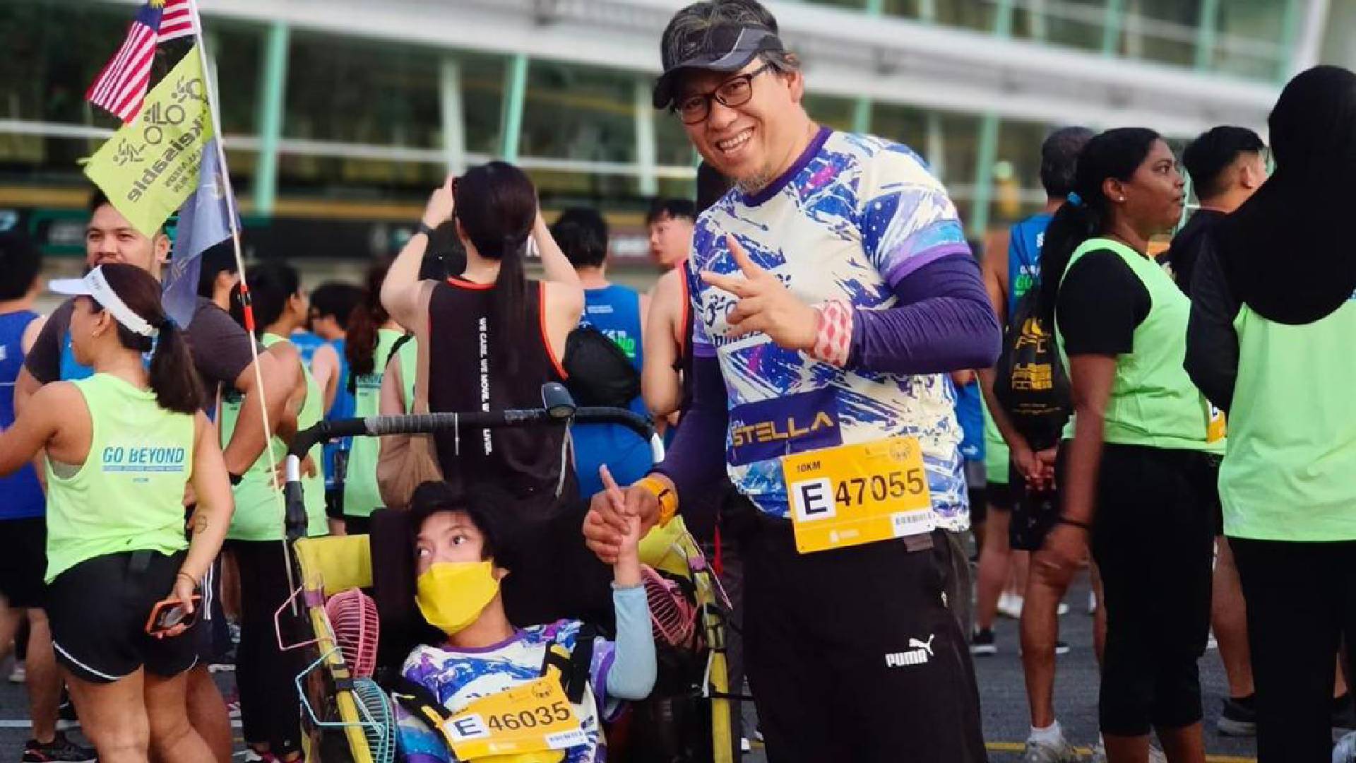 Pasangan Bapa & Anak OKU Menyentuh Hati, Tamatkan Maraton Sambil Dukung Anaknya