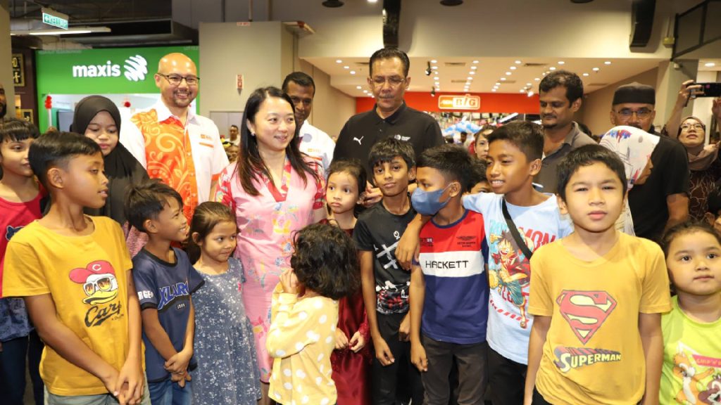 Hannah Yeoh Gembira Usaha MFL & Aeon Big Raikan Pelajar Dalam Program Back To School 2024