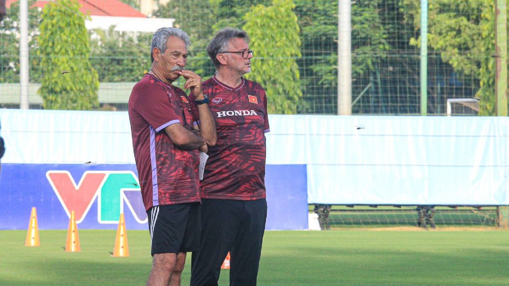 Hatem Souissi Kini Jurulatih Vietnam
