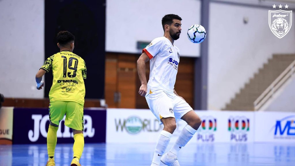 Bola Sepakan Bintang JDT Terkena Kepala Penyokong