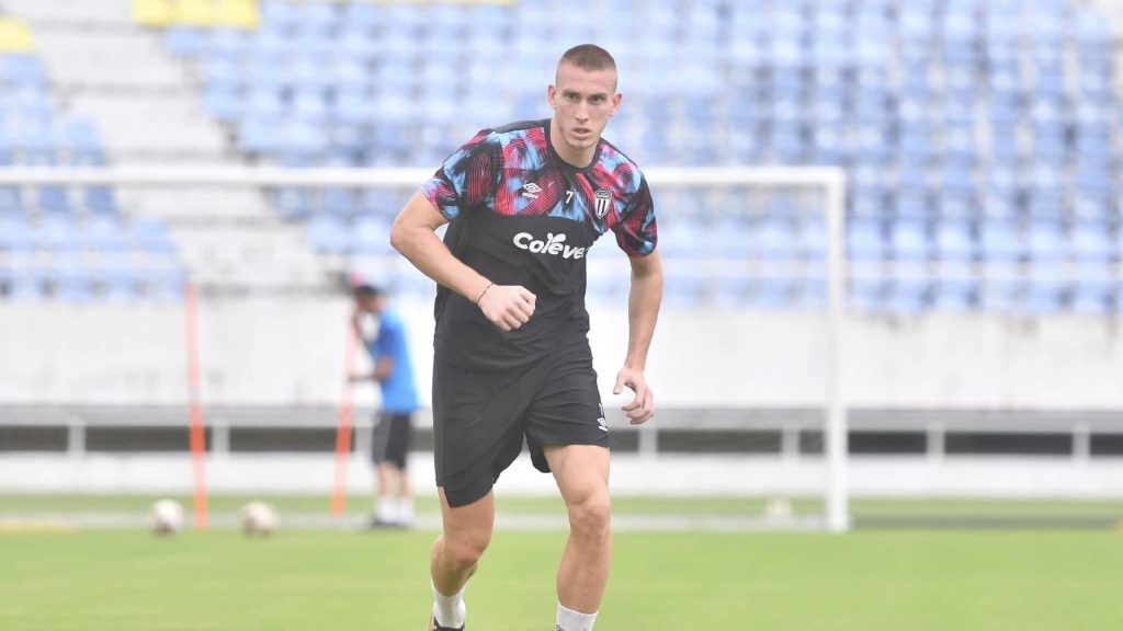 Pemain Import Terengganu, Ivan Mamut Dihina Depan-Depan Oleh Pekerja Giant