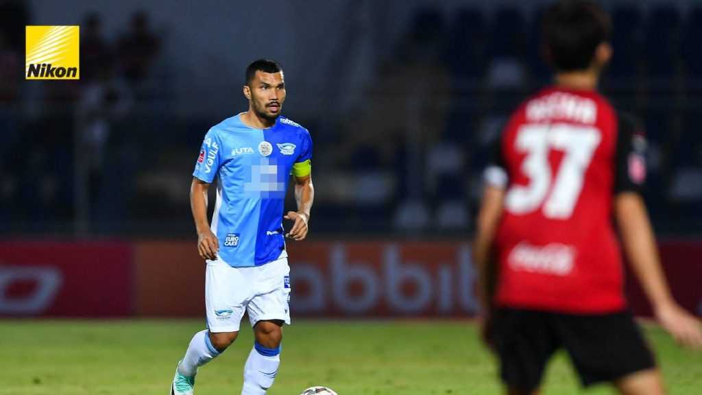 BG Pathum Sambar Kapten Chonburi Dengan Tawaran ‘Pecah Panggung’