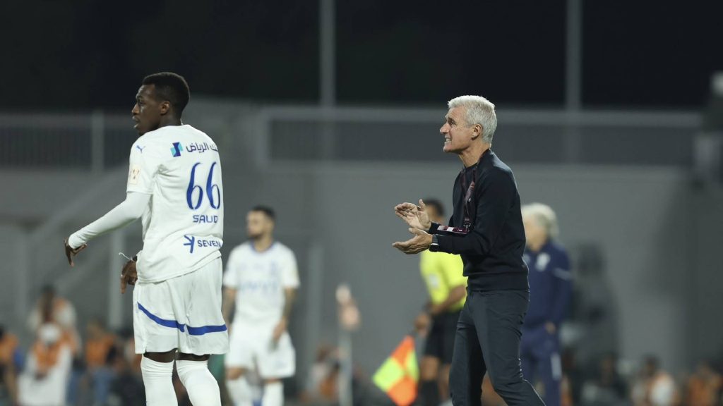 Al-Nassr Pecat Luis Castro