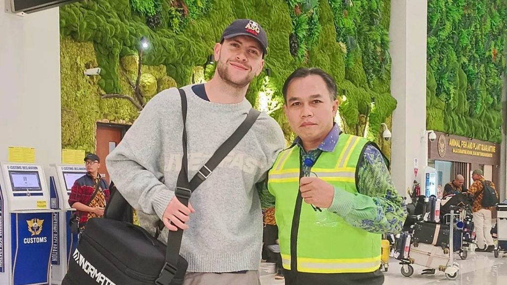 Latihan Masih 4 Hari Lagi, Maarten Paes Sudah Tiba Di Indonesia