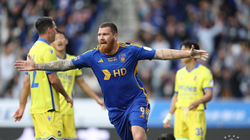 Ulsan Hyundai Tamatkan Kontrak Penyerang Sasa Hungary, Martin Adam