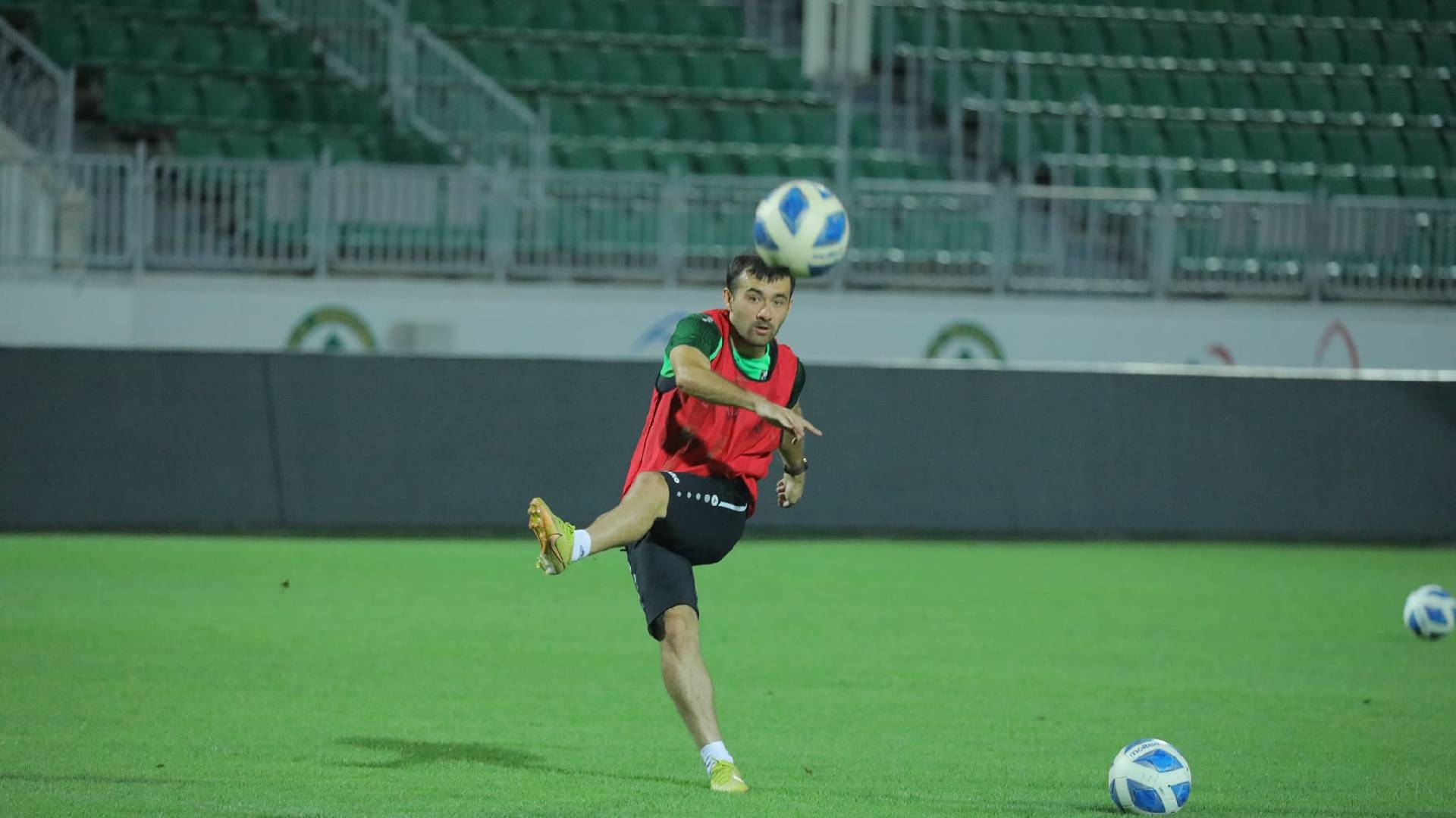 Nurillo Tukhtasinov Neftchi FC Ferghana Bintang Uzbekistan, Nurillo Tukhtasinov Jadi Buruan Terengganu