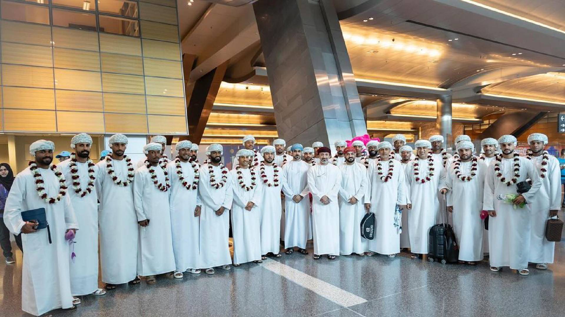 Penampilan Penuh Tradisi Pasukan Oman Curi Perhatian Ramai