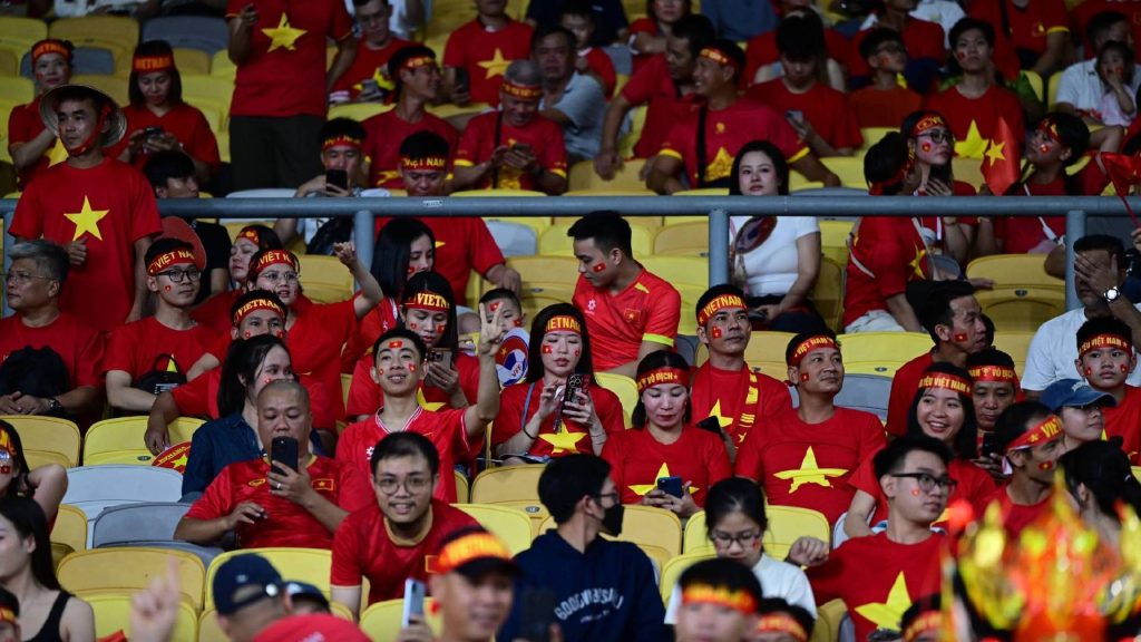 Penyokong Vietnam Mengamuk Pecahkan Televisyen