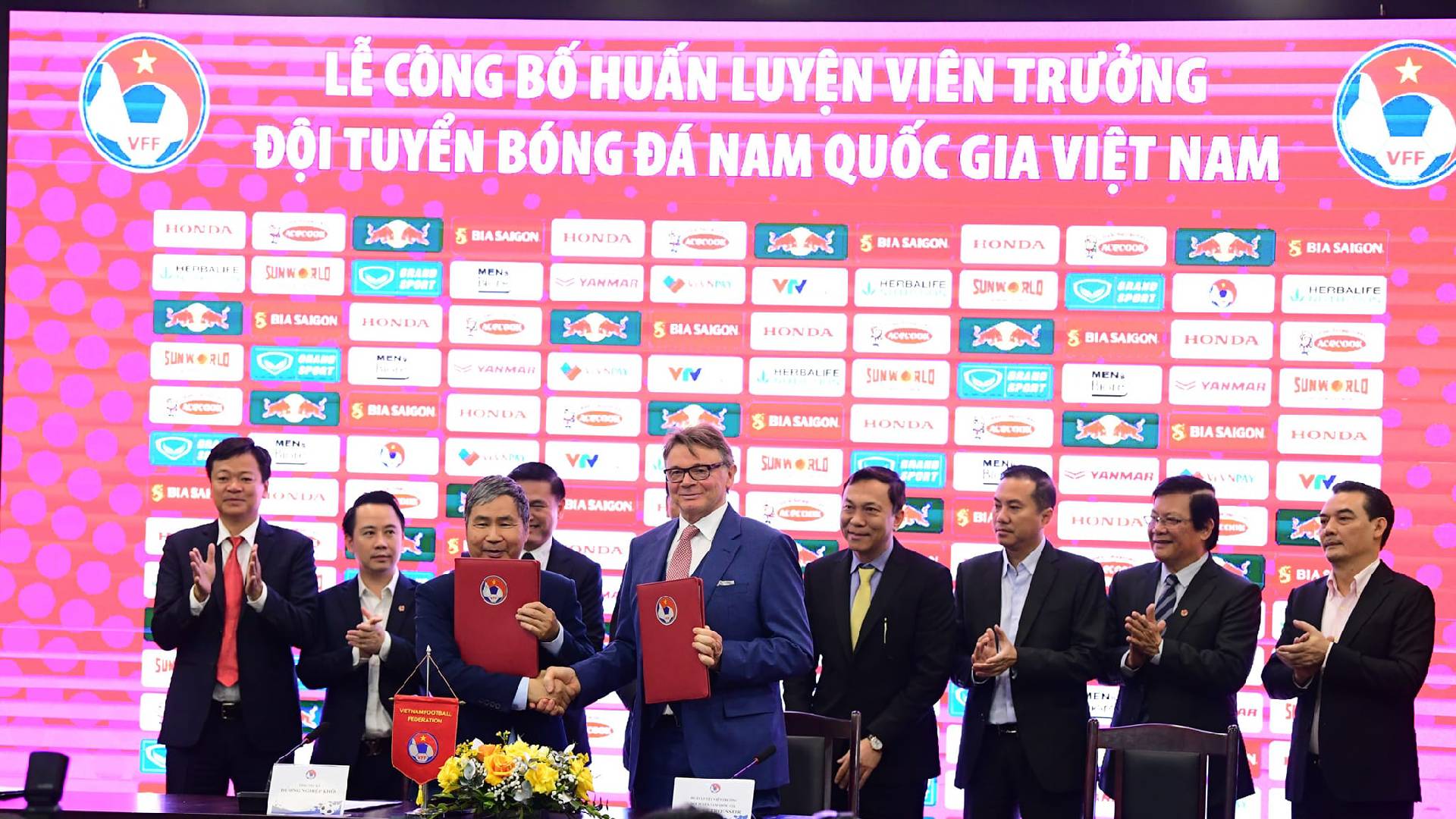 Philippe Troussier Vietnam sports news Jurulatih Baharu Vietnam Mahu Bawa Pasukan Ke Piala Dunia
