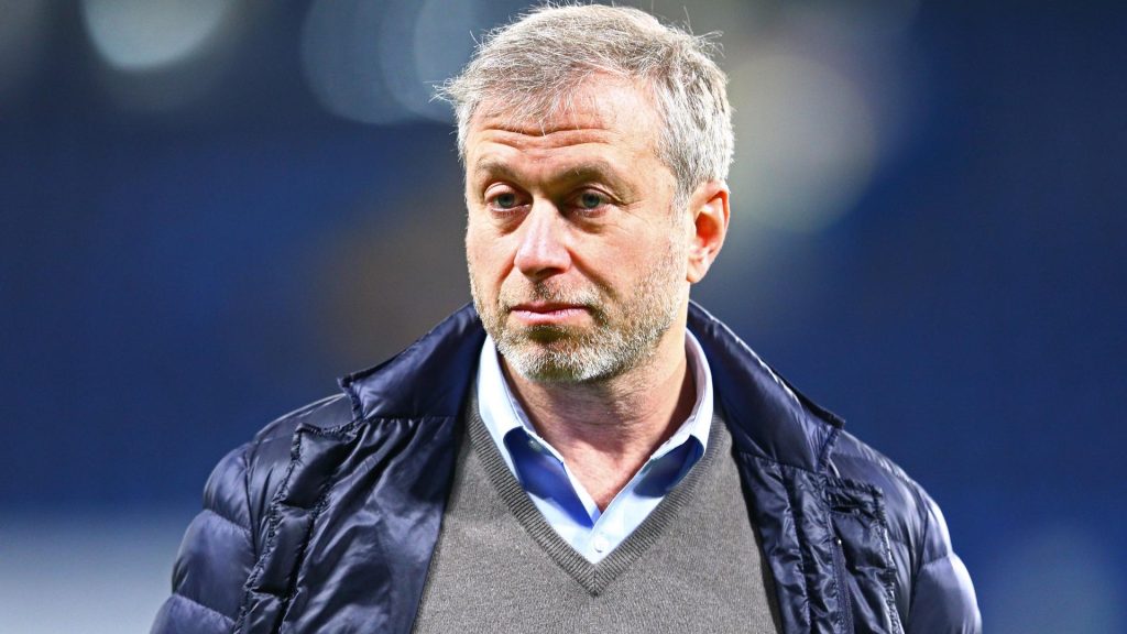 UK Beku Aset Abramovich, Chelsea Turut Terpalit