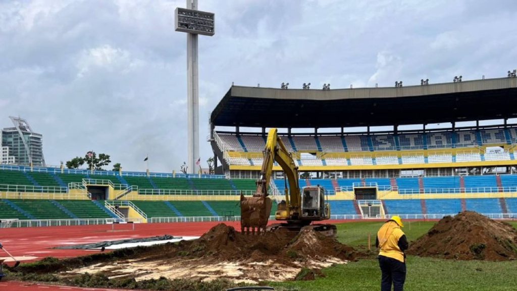 Stadium Darul Makmur Naik Taraf Padang, Guna Rumput Bermuda