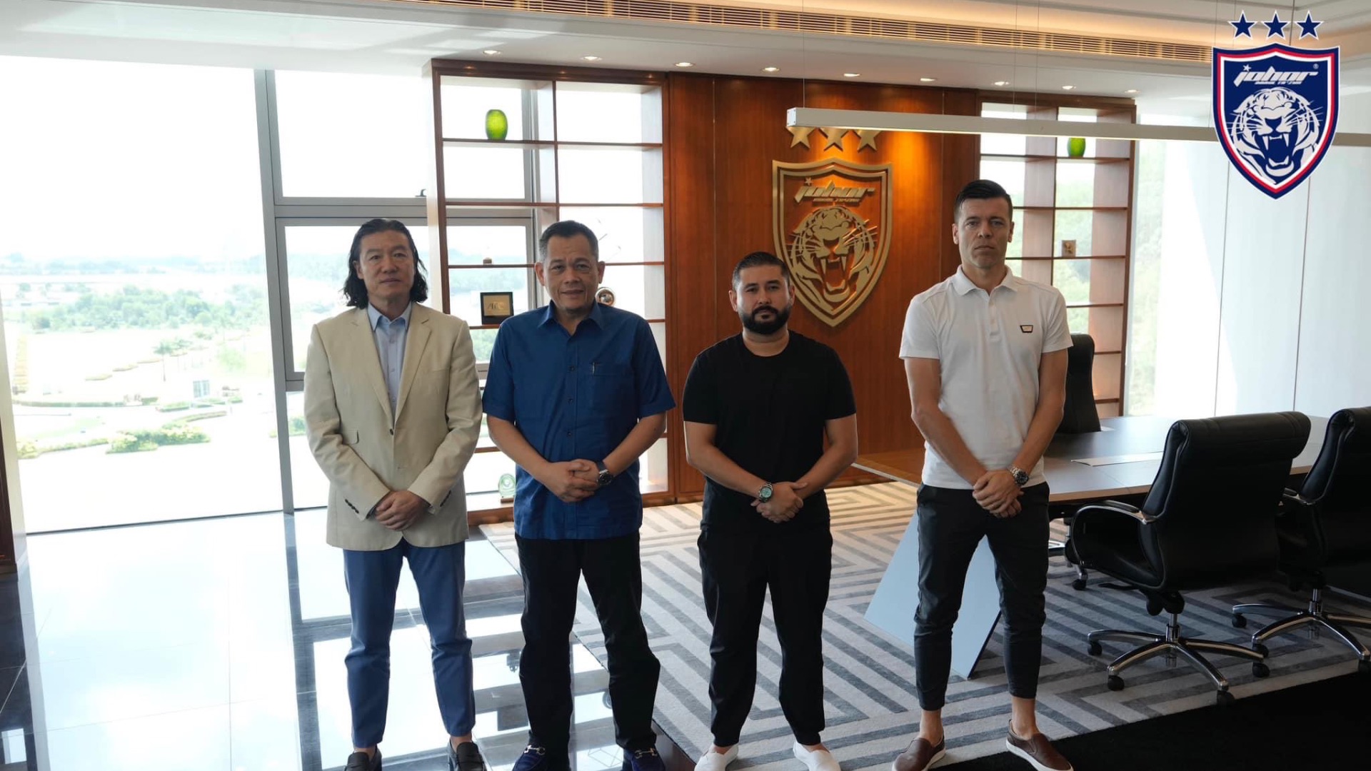 Kim Pan-gon & TMJ Bertemu Demi Bola Sepak Malaysia