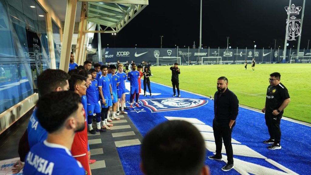 Tunku Ismail Tinjau Persiapan Harimau Malaya