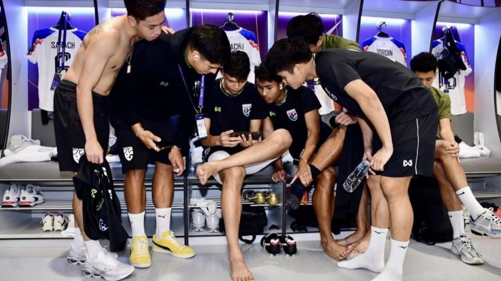 Pemain Thailand Khusyuk Saksikan Aksi Malaysia & Korea Selatan