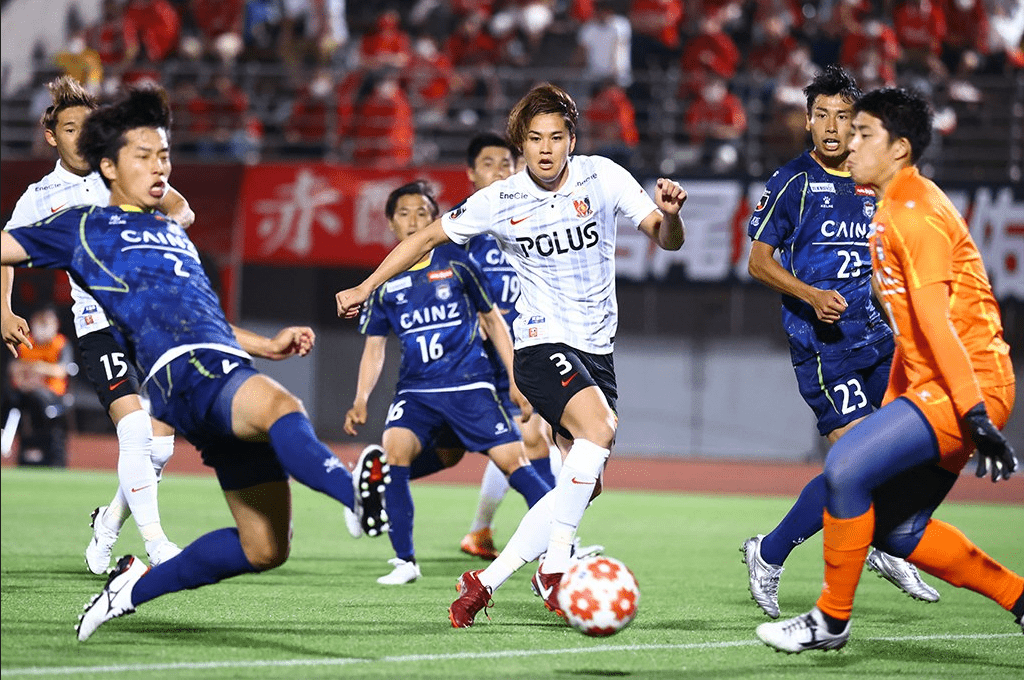 gunma urawa Pemain Urawa Reds Kena 'Maki Atas Muka' Selepas Dihumban Keluar Oleh Kelab Ke-18 Dalam J2 League.