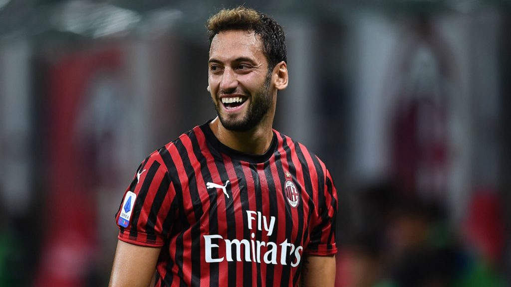 hakan calhanoglu Inter Milan Untung Besar Musim Ini Walaupun Bawa Masuk 3 Pemain Bintang hakan calhanoglu Inter Milan Untung Besar Musim Ini Walaupun Bawa Masuk 3 Pemain Bintang