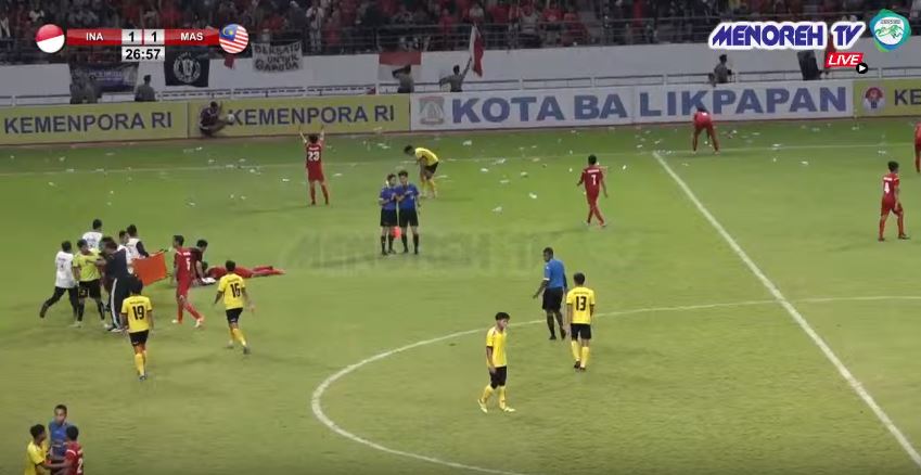 indon baling botol Malaysia B-16 Mara Ke Perlawanan Akhir Tewaskan Indonesia B-18 indon baling botol Malaysia B-16 Mara Ke Perlawanan Akhir Tewaskan Indonesia B-18