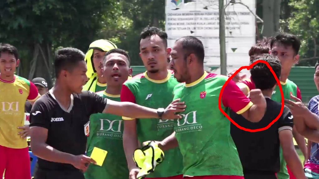 Pengadil Nyaris Ditumbuk, Aksi Panas Bola Sepak Pantai KLM – KDUP