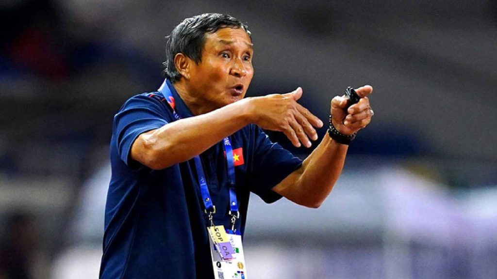 Vietnam Mahu Jurulatih Pasukan Bola Sepak Wanita Tangguh Persaraan