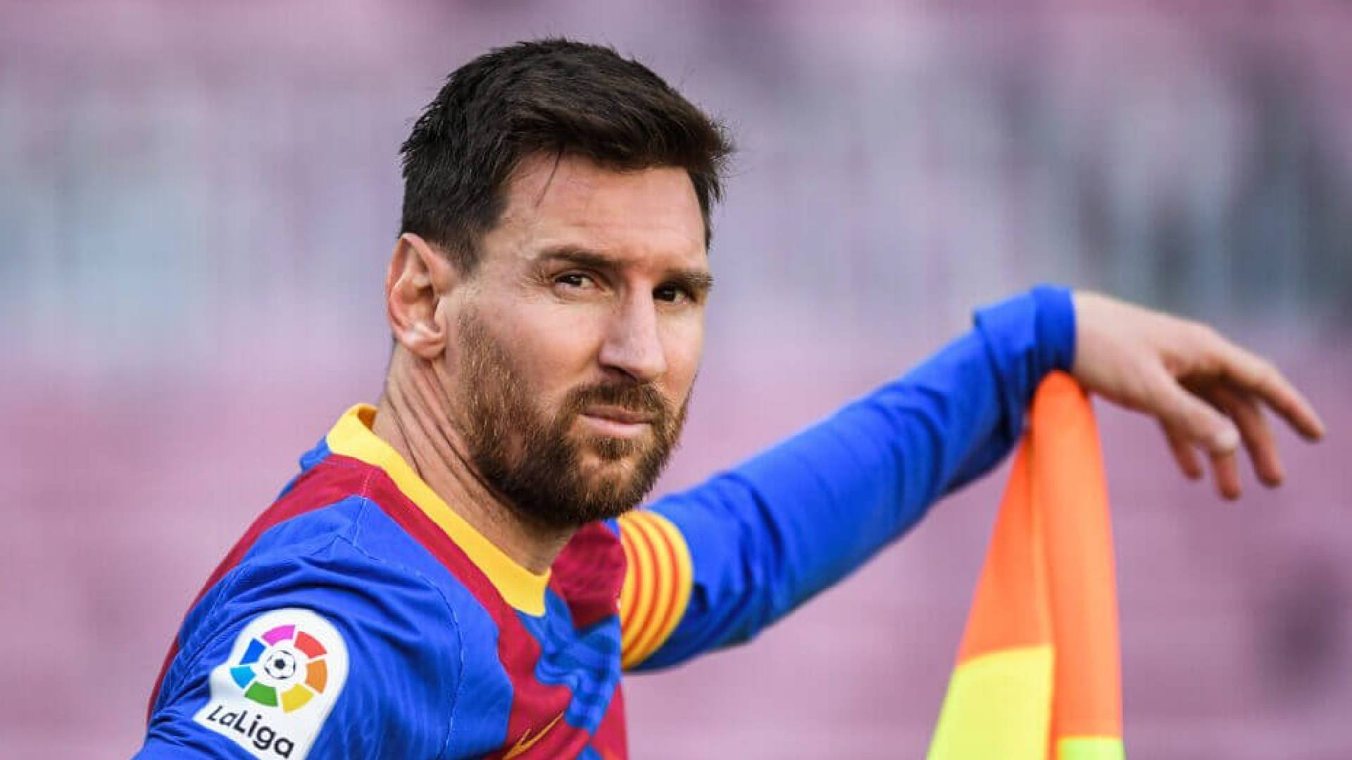 messi corner flag PSG Semakin Hampir Mendapatkan Lionel Messi