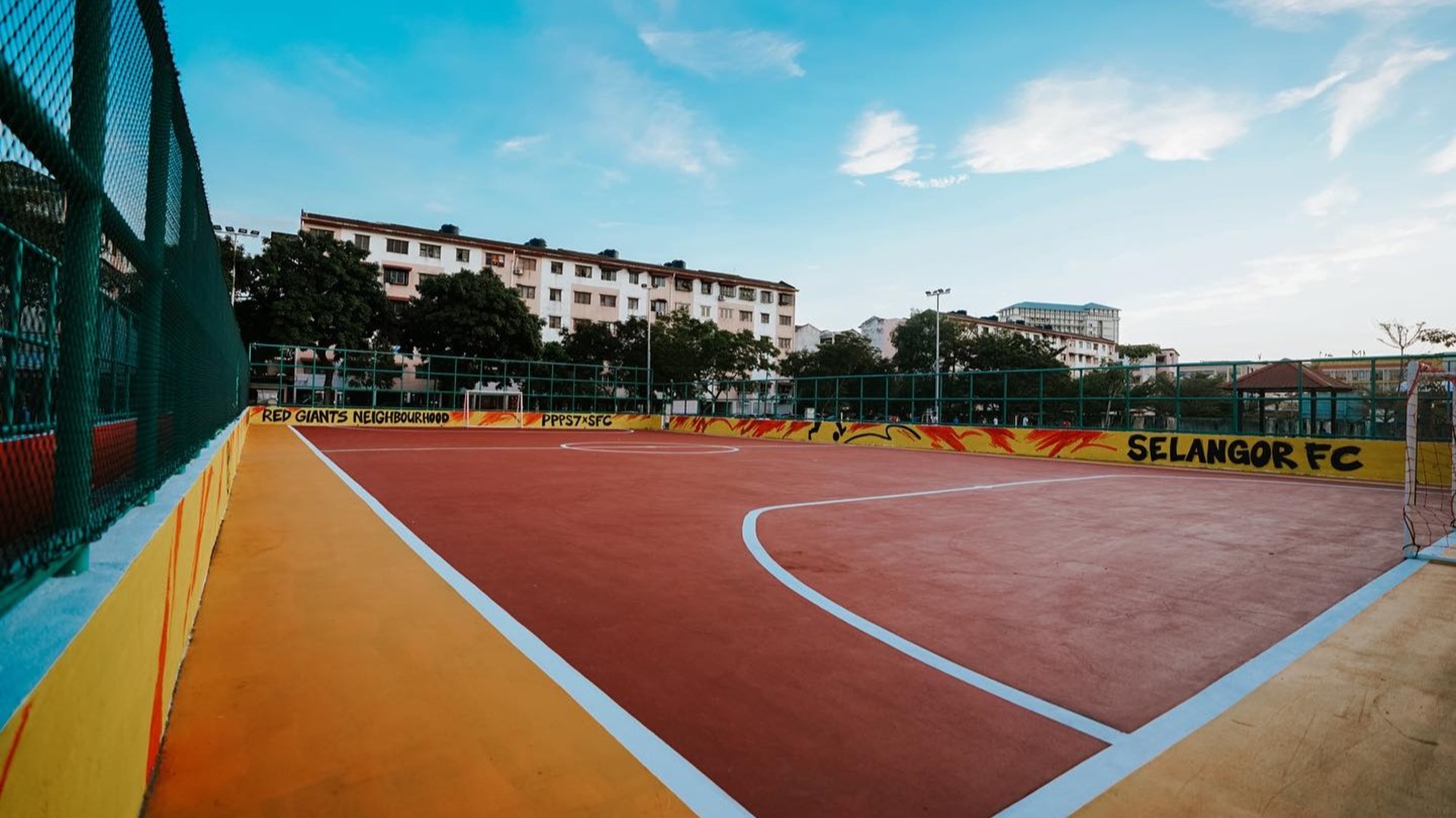Selangor Bantu Pulihkan Gelanggang Futsal, Pastikan Penduduk Selamat Bermain