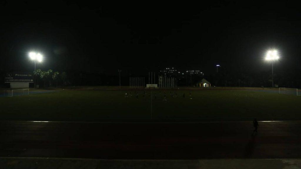 stadium panasonic malam Keadaan Lampu Limpah Stadium Panasonic Teruk, Main Bola Tak Nampak Apa