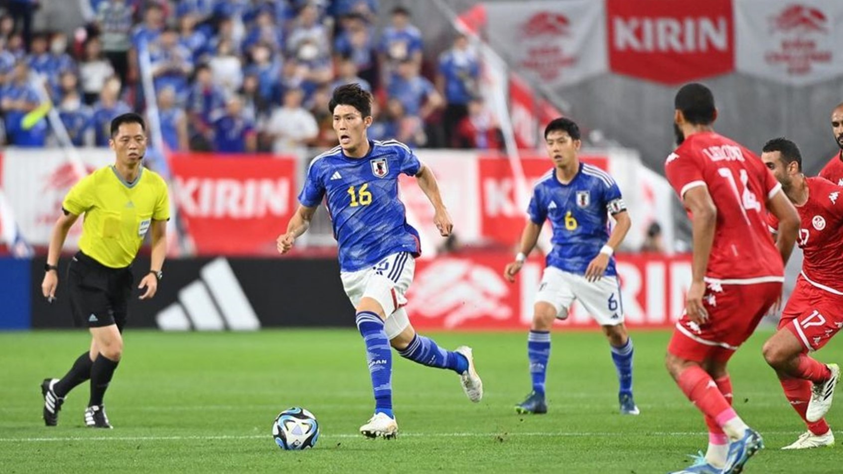 Takehiro Tomiyasu Tidak Akan Benarkan Indonesia Jaring Gol