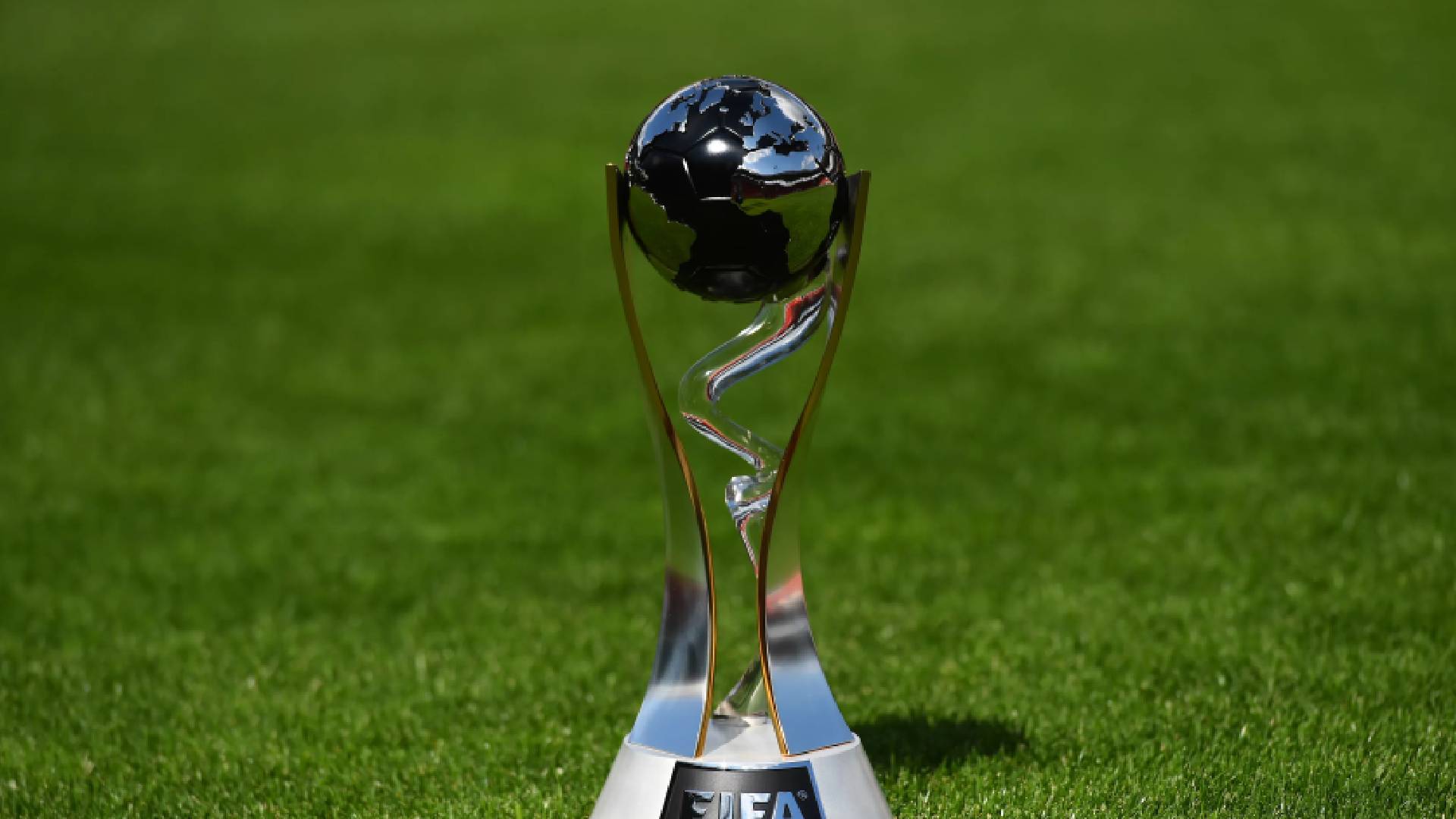 trofi piala dunia u 20 fifa FIFA Batalkan Hak Tuan Rumah Indonesia Sebagai Penganjur Piala Dunia B-20 2023